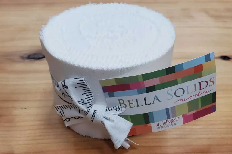 Bella Solids Black 2.5-inch Junior Jelly Roll 20ct