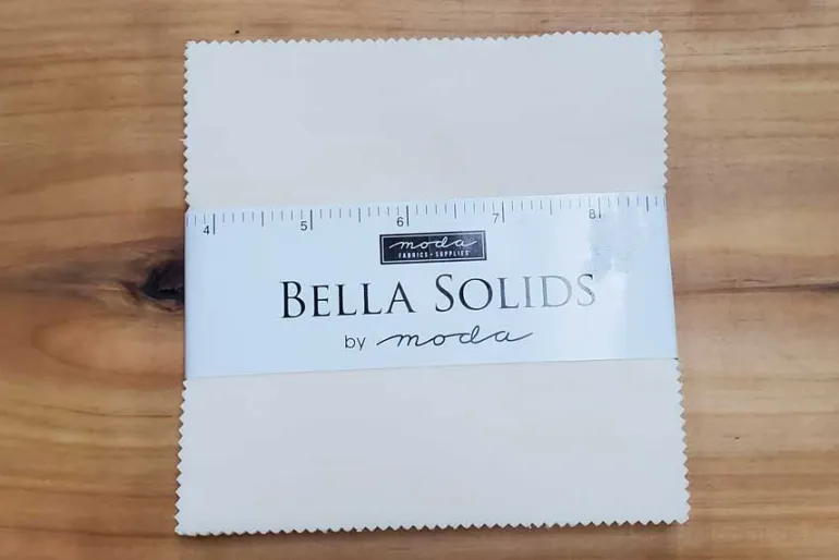 Bella Solids Black 2.5-inch Junior Jelly Roll 20ct