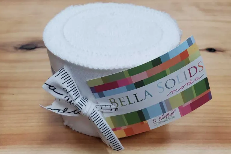 Bella Solids Black 2.5-inch Junior Jelly Roll 20ct