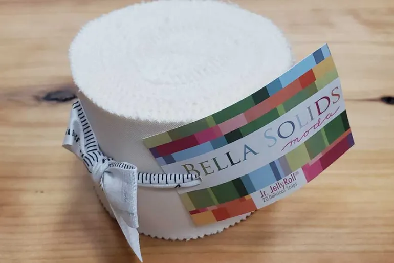 Bella Solids Black 2.5-inch Junior Jelly Roll 20ct