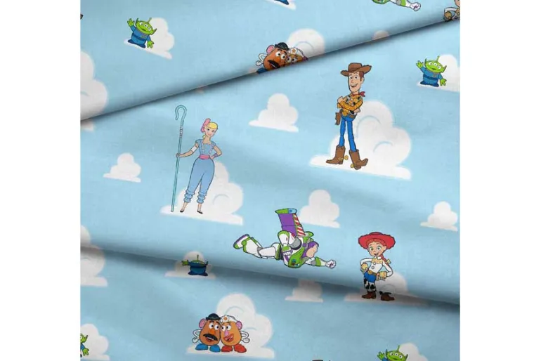 Disney Alice and Friends Daisies on Lilac Fabric