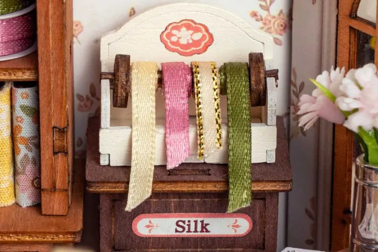 Elsa’s Tailoring Mini House Kit