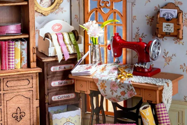 Elsa’s Tailoring Mini House Kit