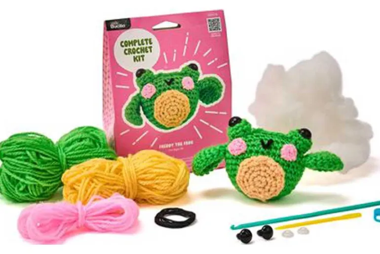 Freddy Frog Amigurumi Crochet Kit