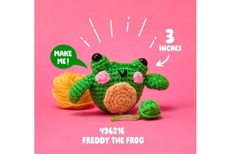 Freddy Frog Amigurumi Crochet Kit