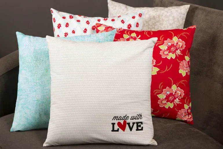 Hobbs Polypropylene Pillow Insert – 18″ x 18″