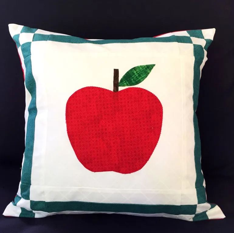 Hobbs Polypropylene Pillow Insert – 18″ x 18″