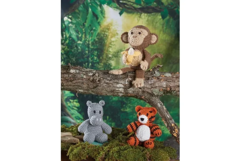 Leisure Arts Zoo Amigurumi Crochet Book
