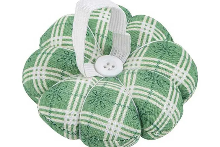 Lori Holt Bee Green Plaid Wrist Pincushion