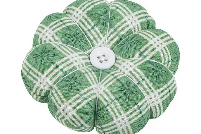 Lori Holt Bee Green Plaid Wrist Pincushion
