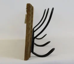 Plaque With 3 Hooks