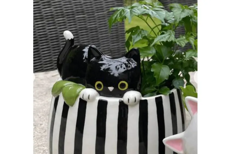 Streamline Peek A Boo Kitty Planter