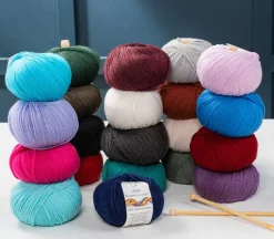 220 Superwash Yarn (view colors)