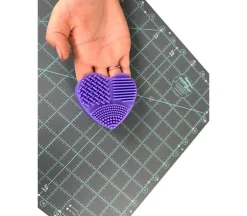 The Gypsy Quilter Wool Mat Cleaning Tool – 7-inches by 4 3/4-inches. TGQ135
