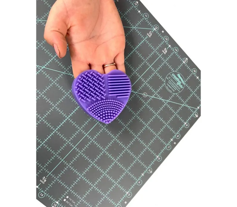 The Gypsy Quilter Wool Mat Cleaning Tool – 7-inches by 4 3/4-inches. TGQ135