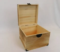 Trunk with Metal Details – Large