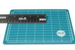 We R Memory Keepers Crafter’s Essentials Magnetic Cutting Mat & Mini Ruler – 7″ x 5″