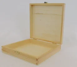 Wood Cigar Box with Gold Latch – Large