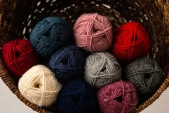 Wool-Ease Thick & Quick Super Bulky Acrylic Wool Yarn